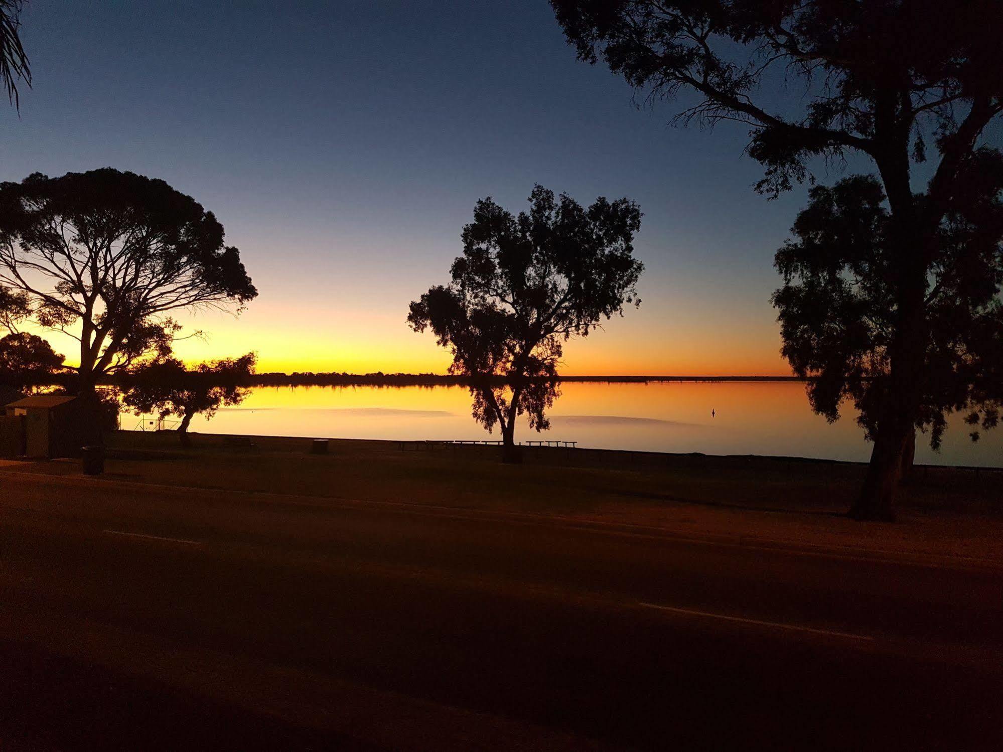 Barmera Lake Resort Motel Buitenkant foto